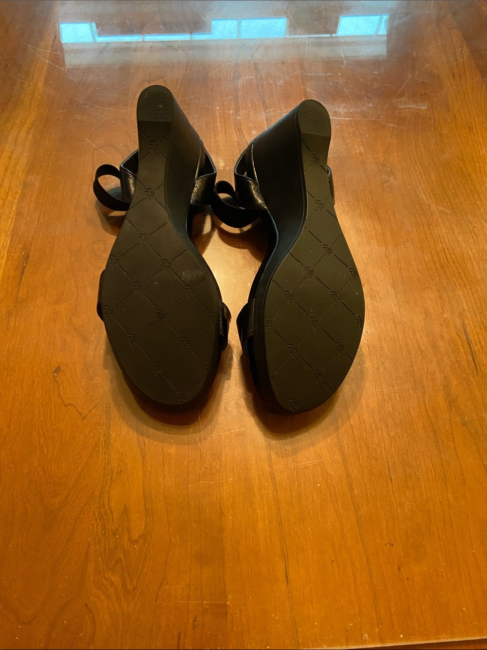 Lauren Ralph Lauren Black Leather Wedge Sandals. VERY Comfortable heels. 9.5 - Picture 4 of 5